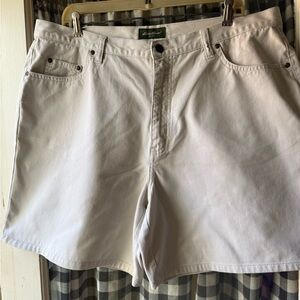 Women’s Eddie Bauer tan Jean Shorts Relaxed Fit size 18